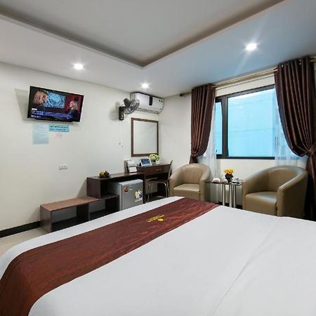 Quang Chung Hotel - 56 Le Van Thiem - By Bay Luxury Ханой Экстерьер фото