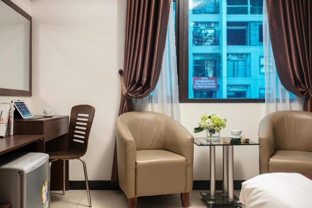 Quang Chung Hotel - 56 Le Van Thiem - By Bay Luxury Ханой Экстерьер фото