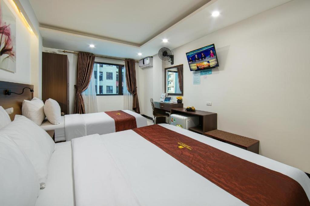 Quang Chung Hotel - 56 Le Van Thiem - By Bay Luxury Ханой Экстерьер фото