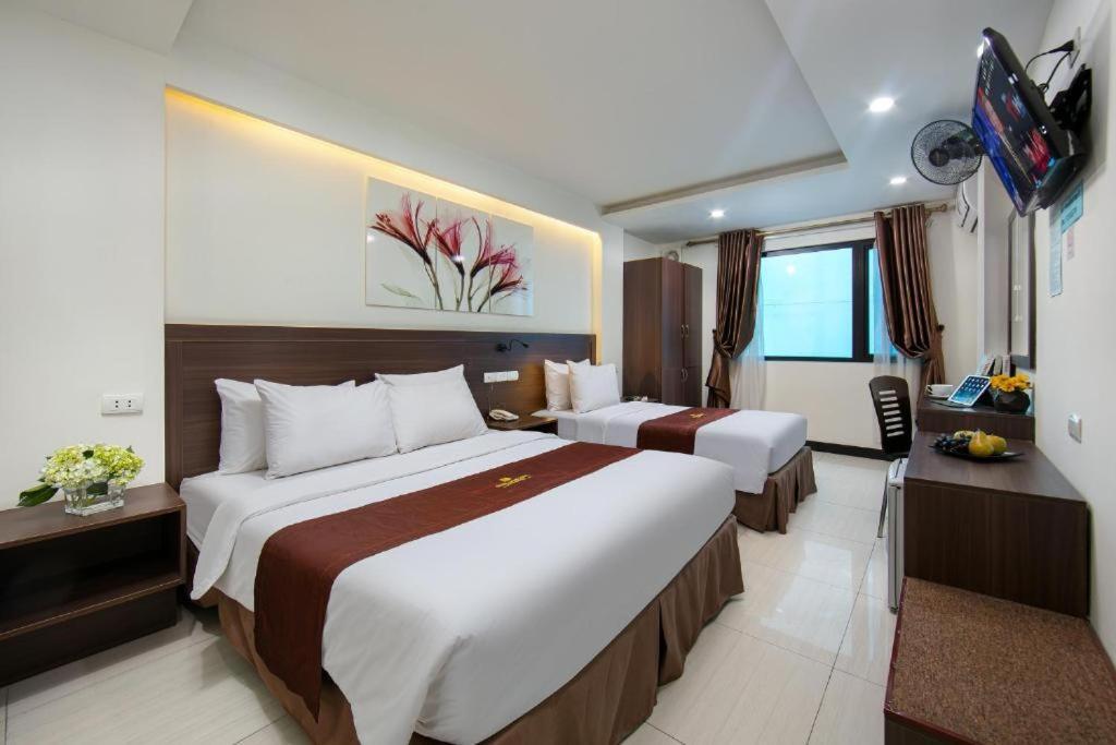 Quang Chung Hotel - 56 Le Van Thiem - By Bay Luxury Ханой Экстерьер фото